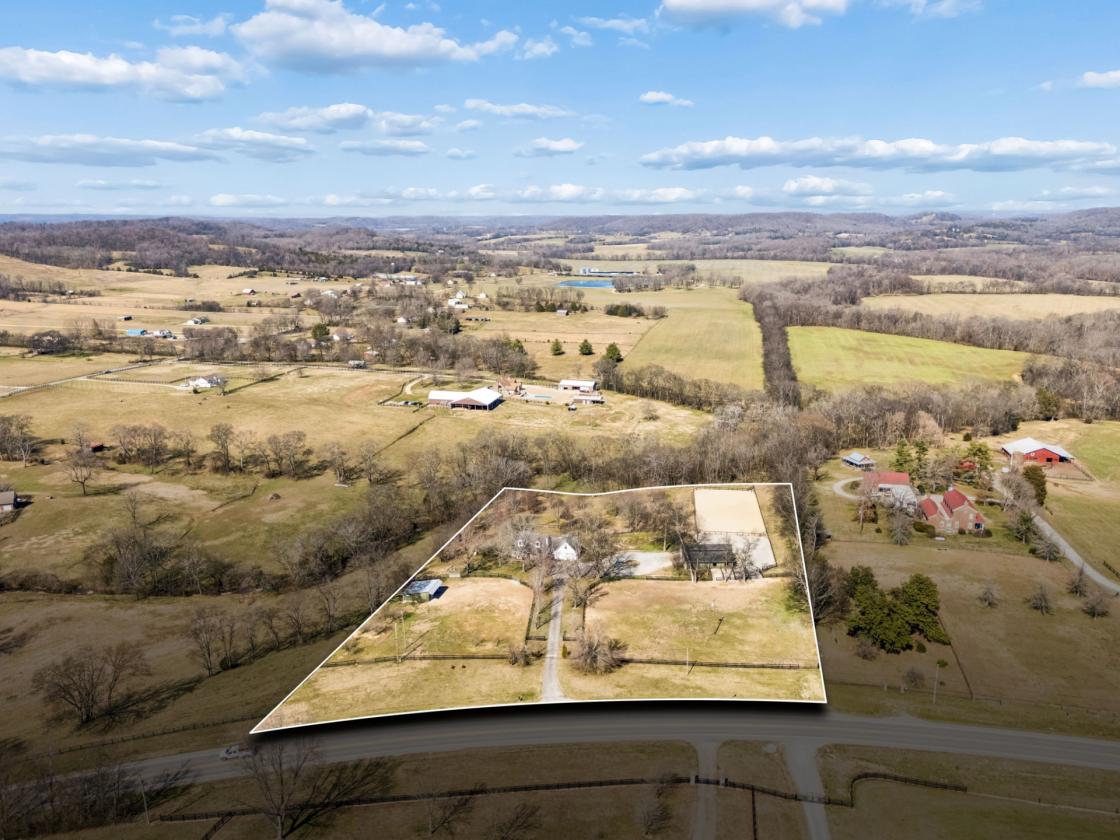Equestrian Sanctuary with Arena on 5 acres - photo 6