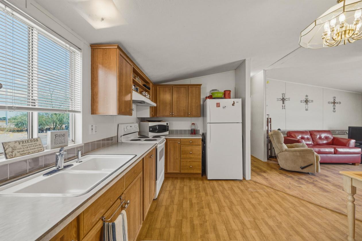 Affordable, clean, move in ready horse property! - photo 12