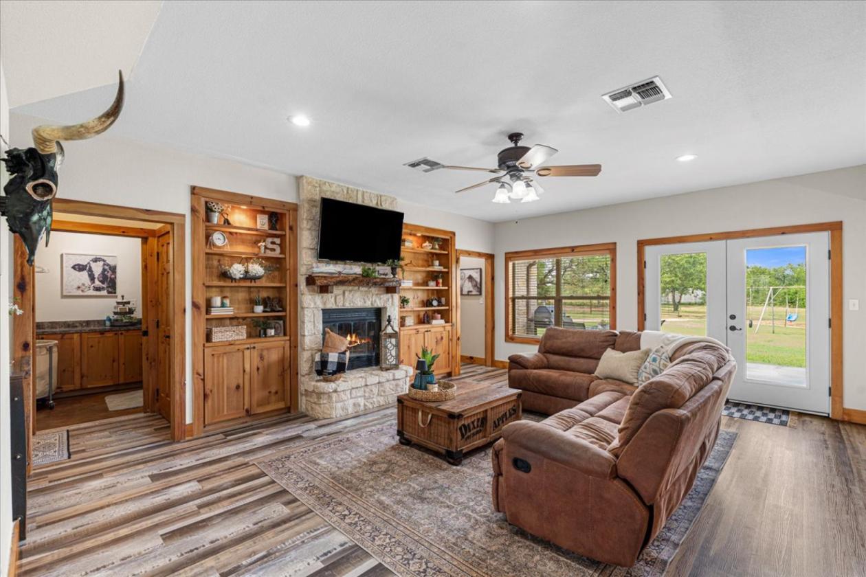 Custom home on 33 Acres! - photo 7