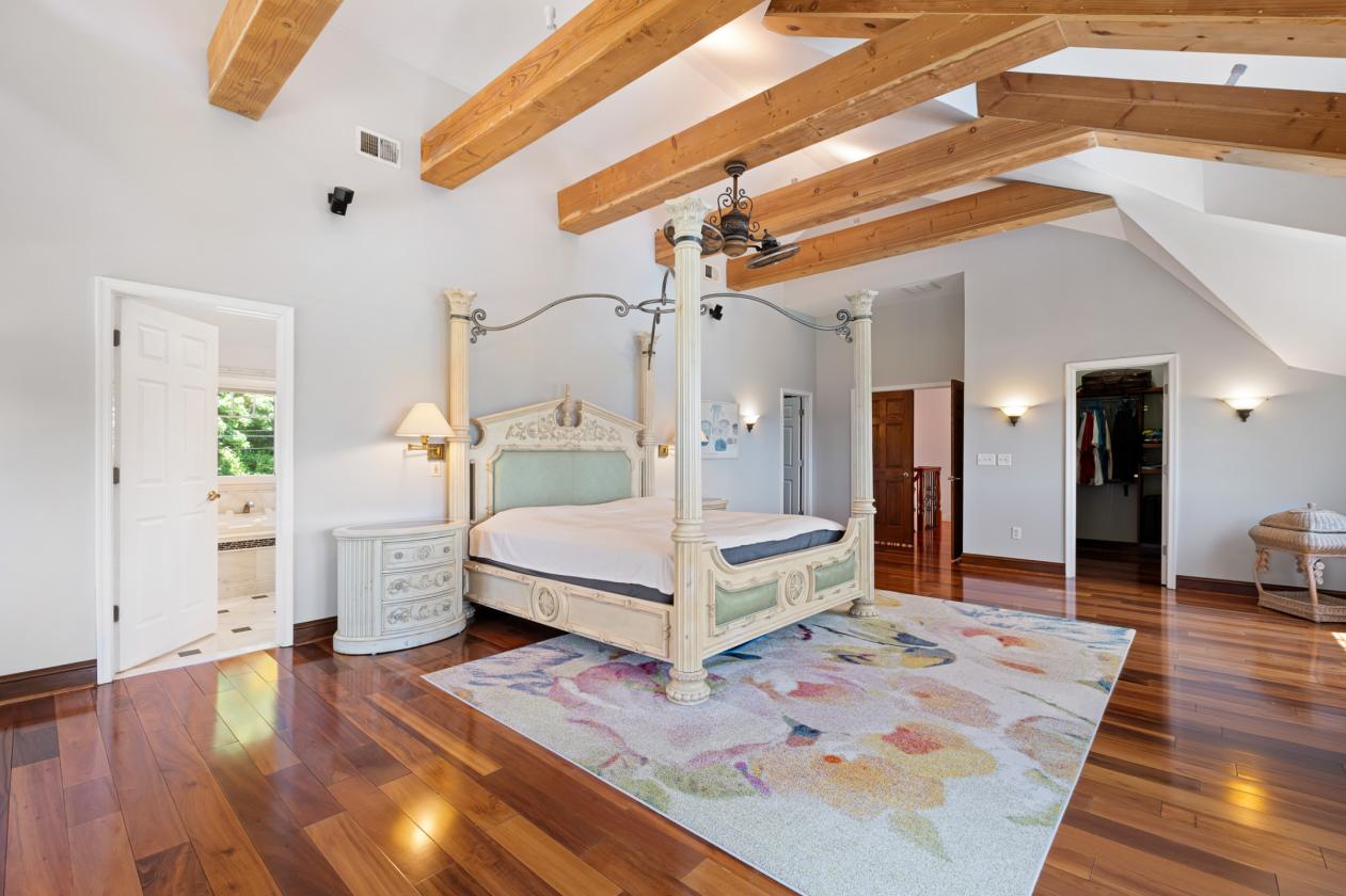 Barn Luxury Reimagined on 4.64 acres - photo 24