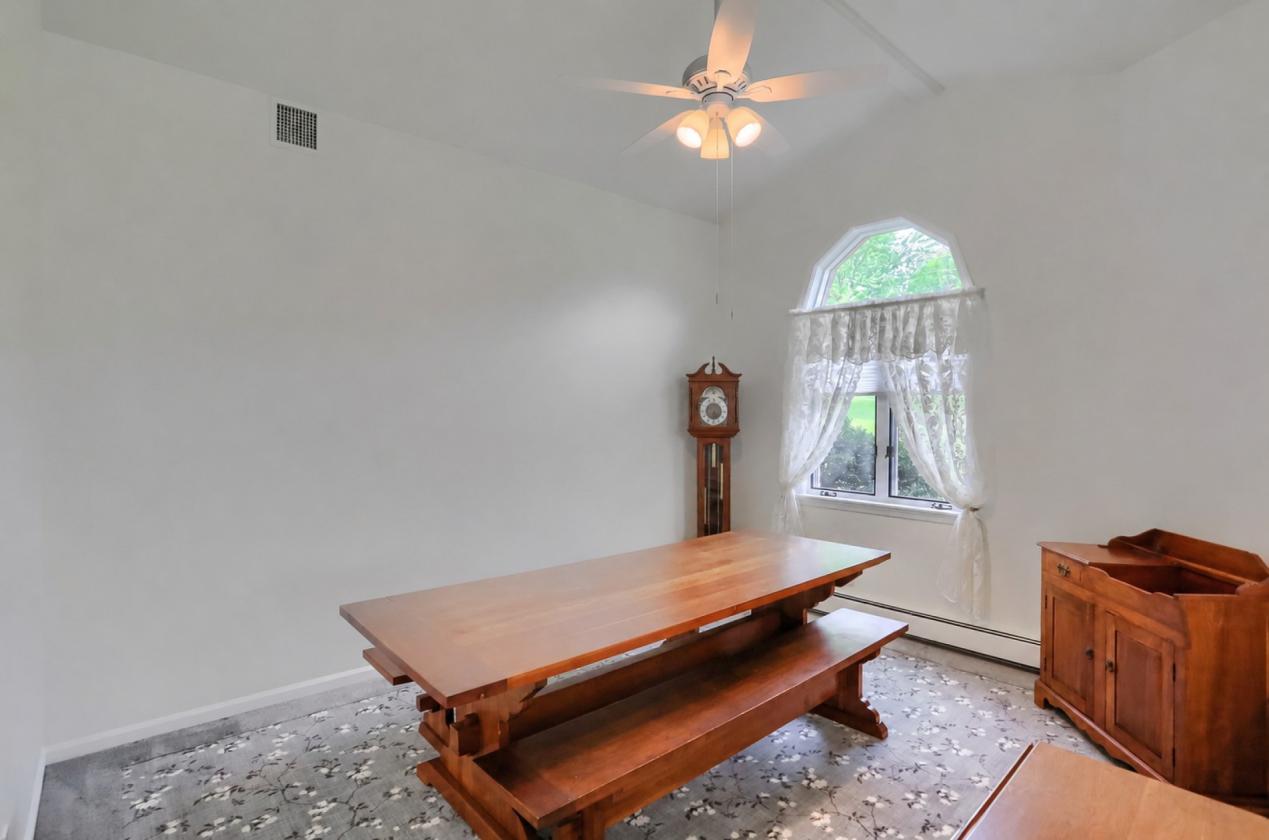 Custom home with endless opportunities! - photo 5