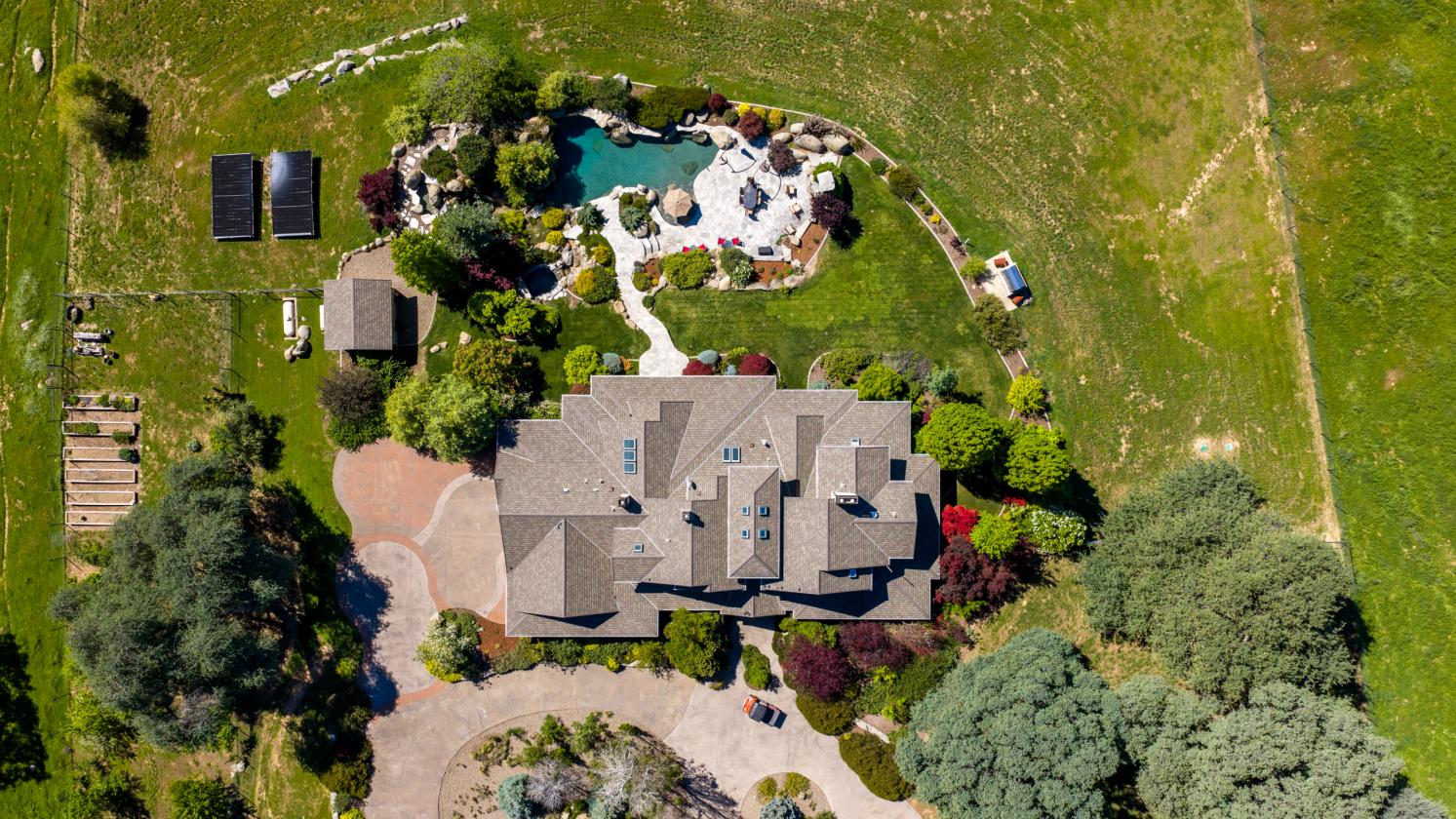 Luxury Equestrian Ranch w/16 stalls +covered arena - photo 7