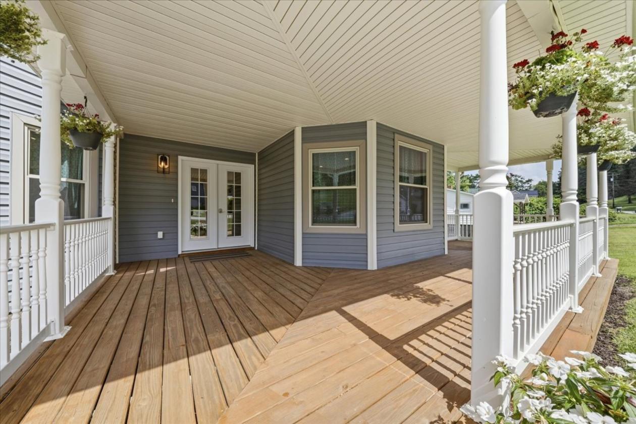 Restored 1880s Victorian Estate on 27 Private Acre - photo 22