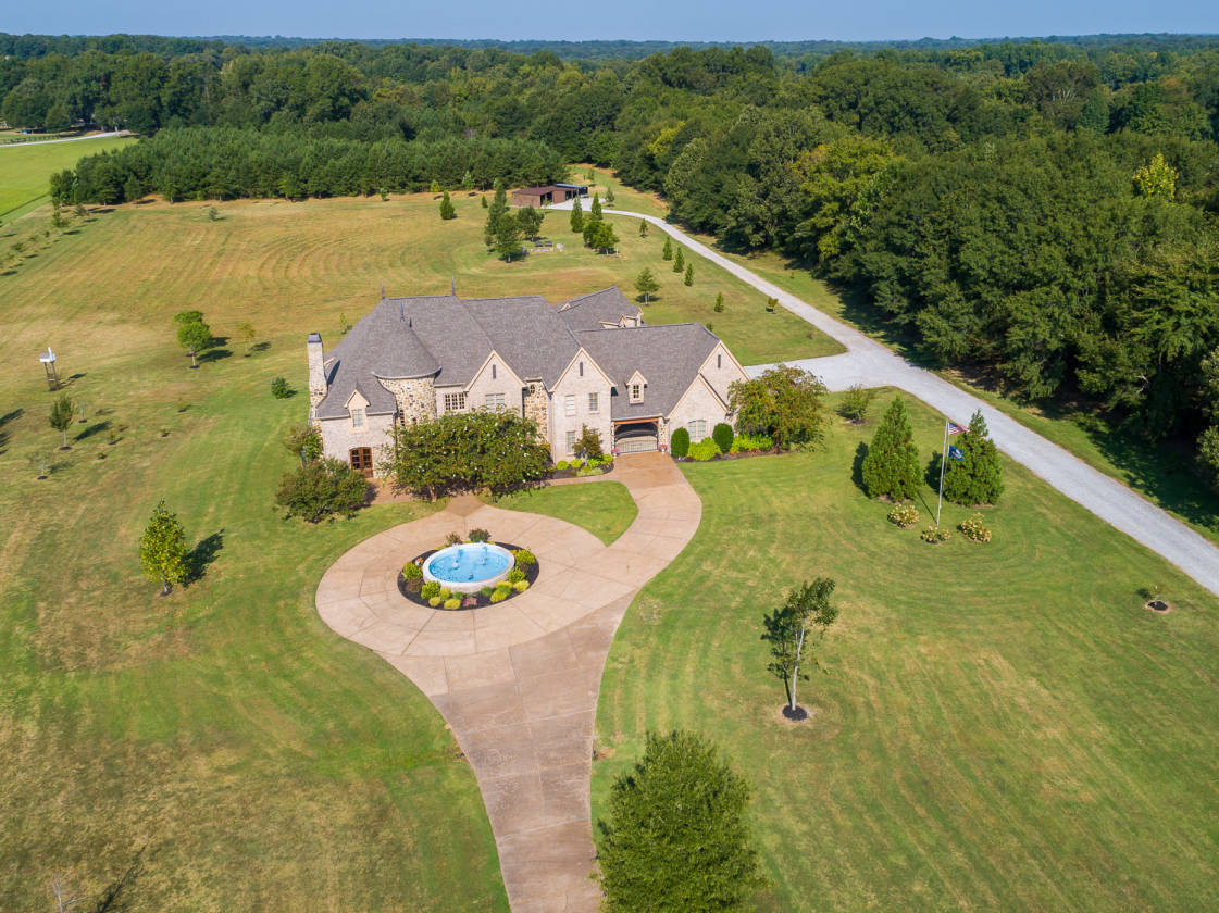 Country Estate on 19.3 Acres 45 minutes from Downtown... Williston