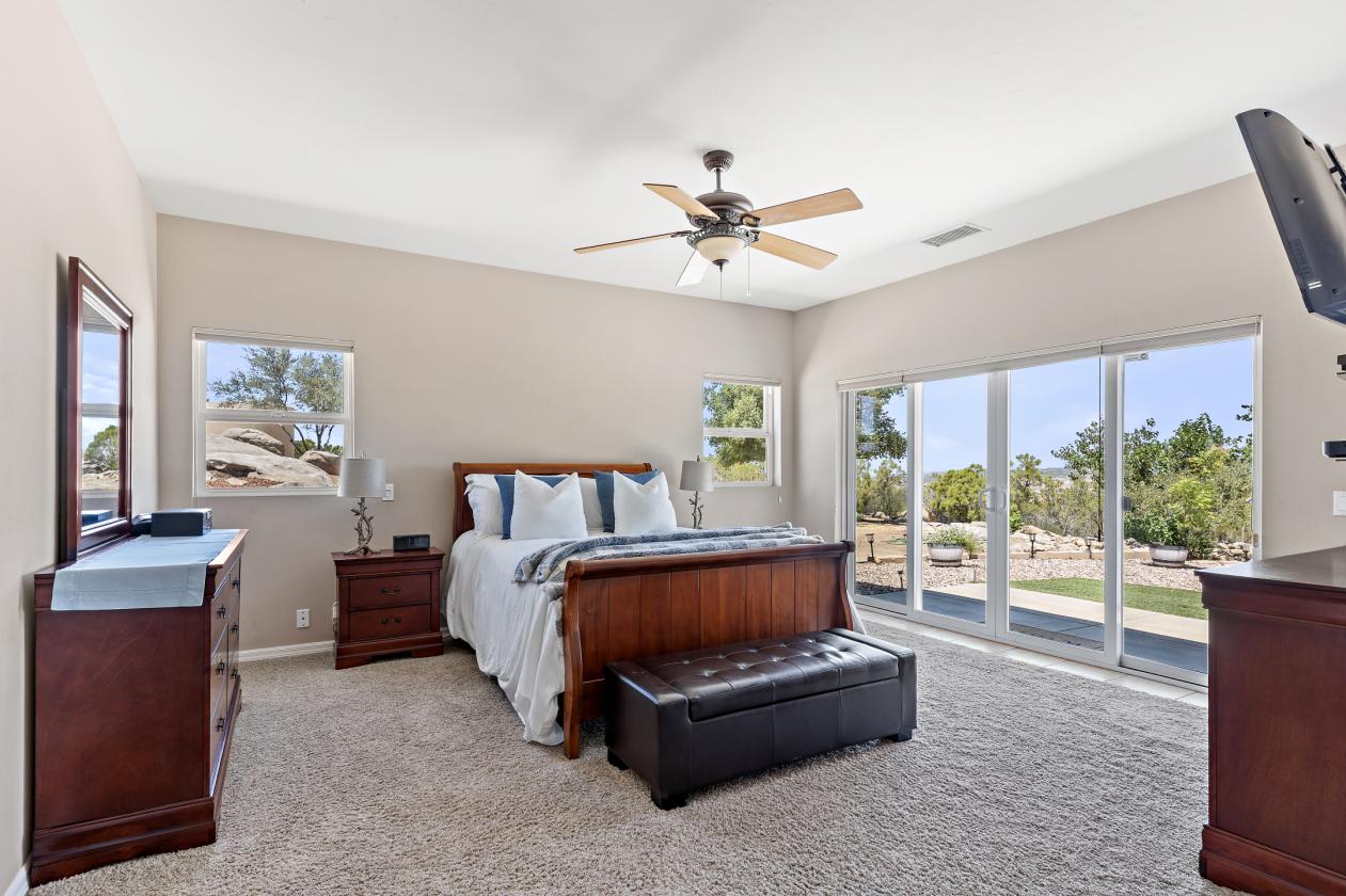 Custom 5-Acre Horse Ranch with Stunning Views - photo 16