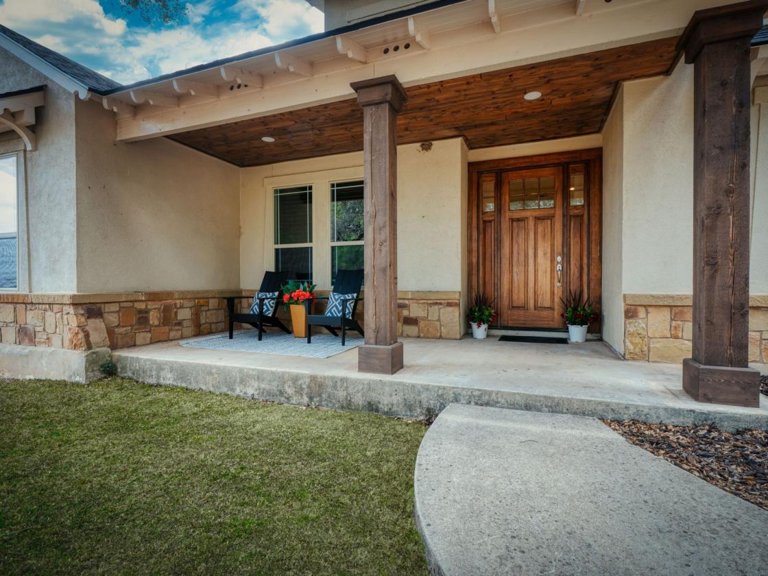Hill Country Showcase Home Plus Horse Barn - photo 4