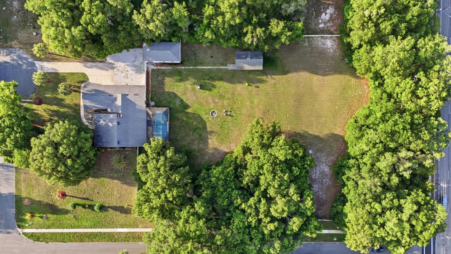 2.5 Acre Retreat with Guest House & Workshop - photo 8