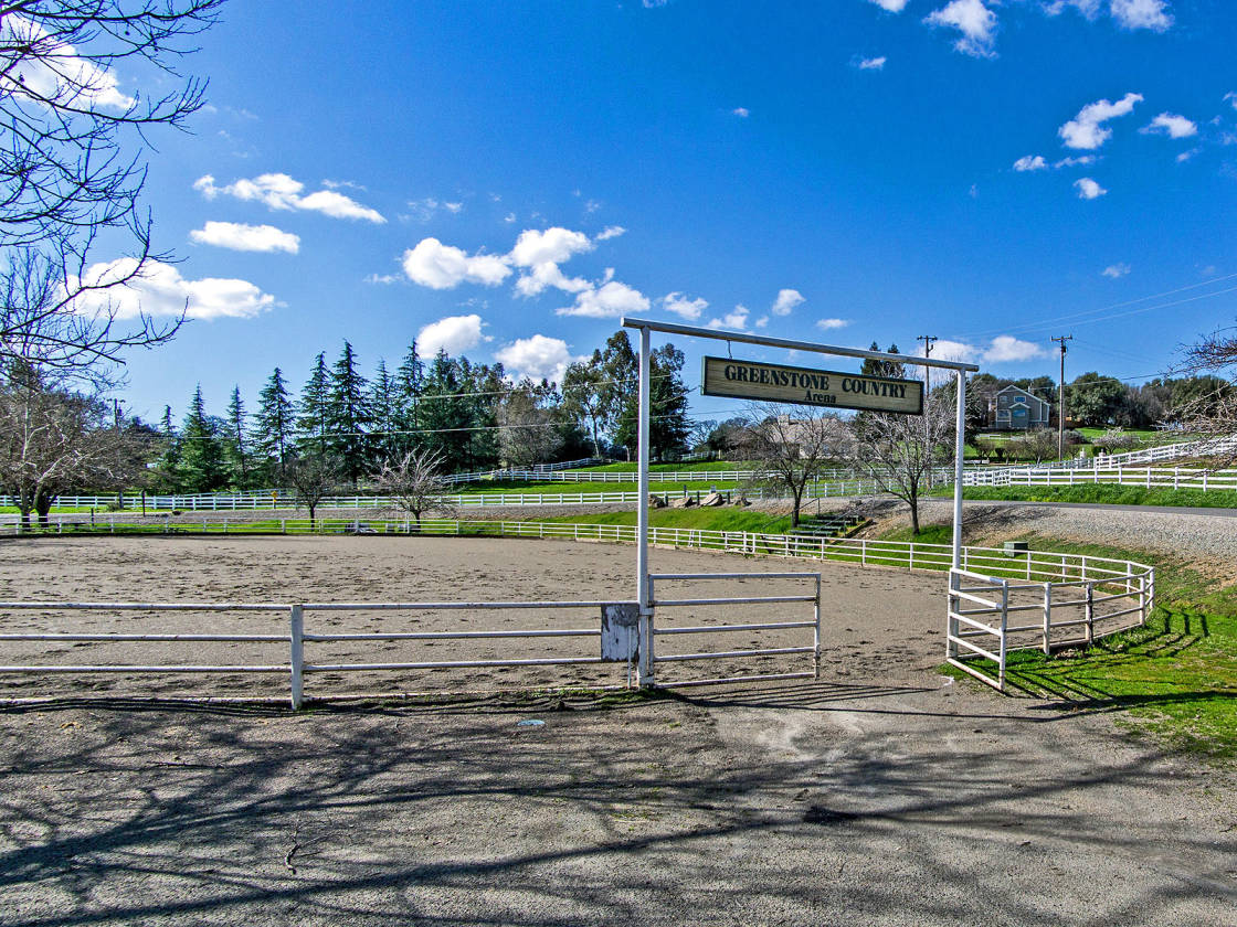 Spectacular Horse Property in Greenstone Country A gated horse