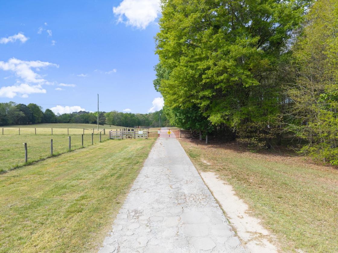 Beautiful Equestrian Estate on 19.8 Acres - photo 9