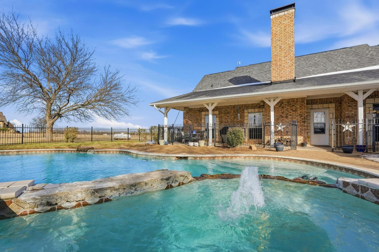 Lovely home with Pool on 9+/- AC Fully Pipe Fenced - photo 3