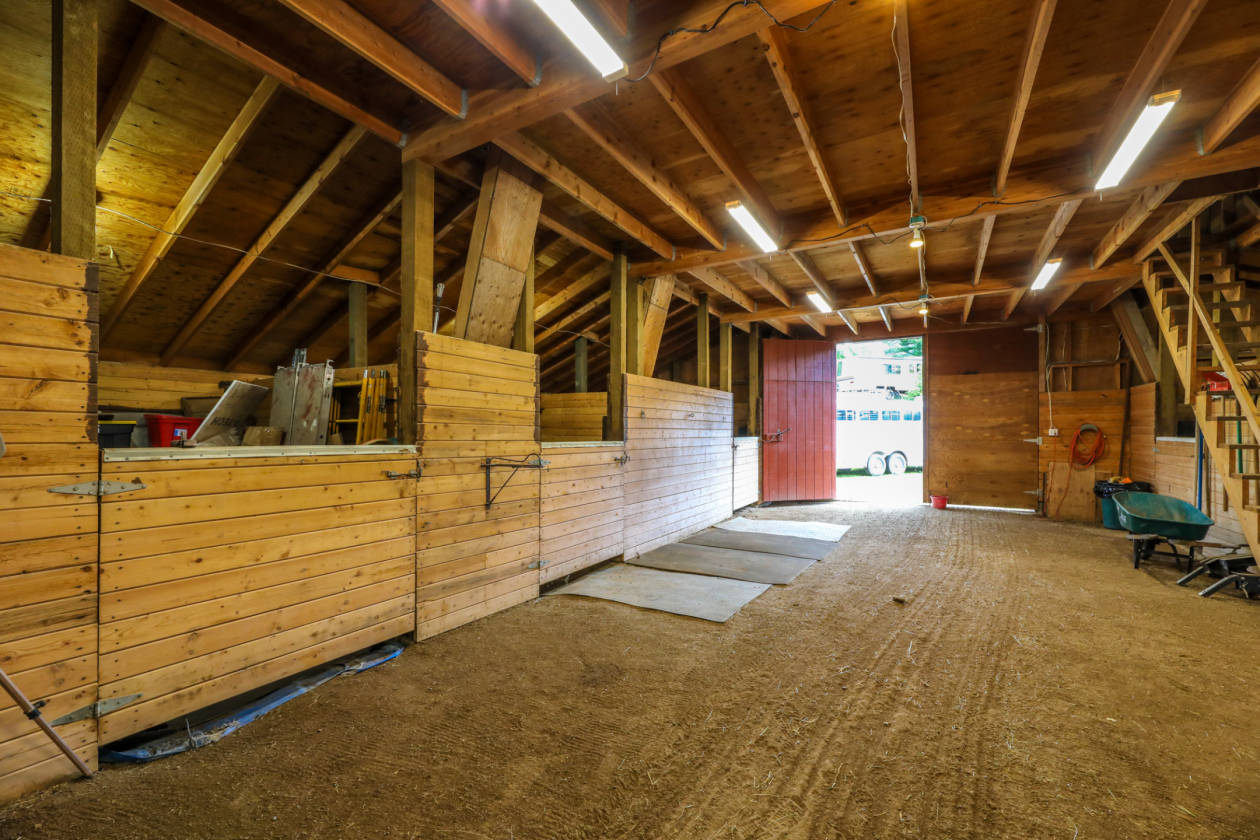 Unique Montana Horse Property on 14 acres, including 2 barns... Kila