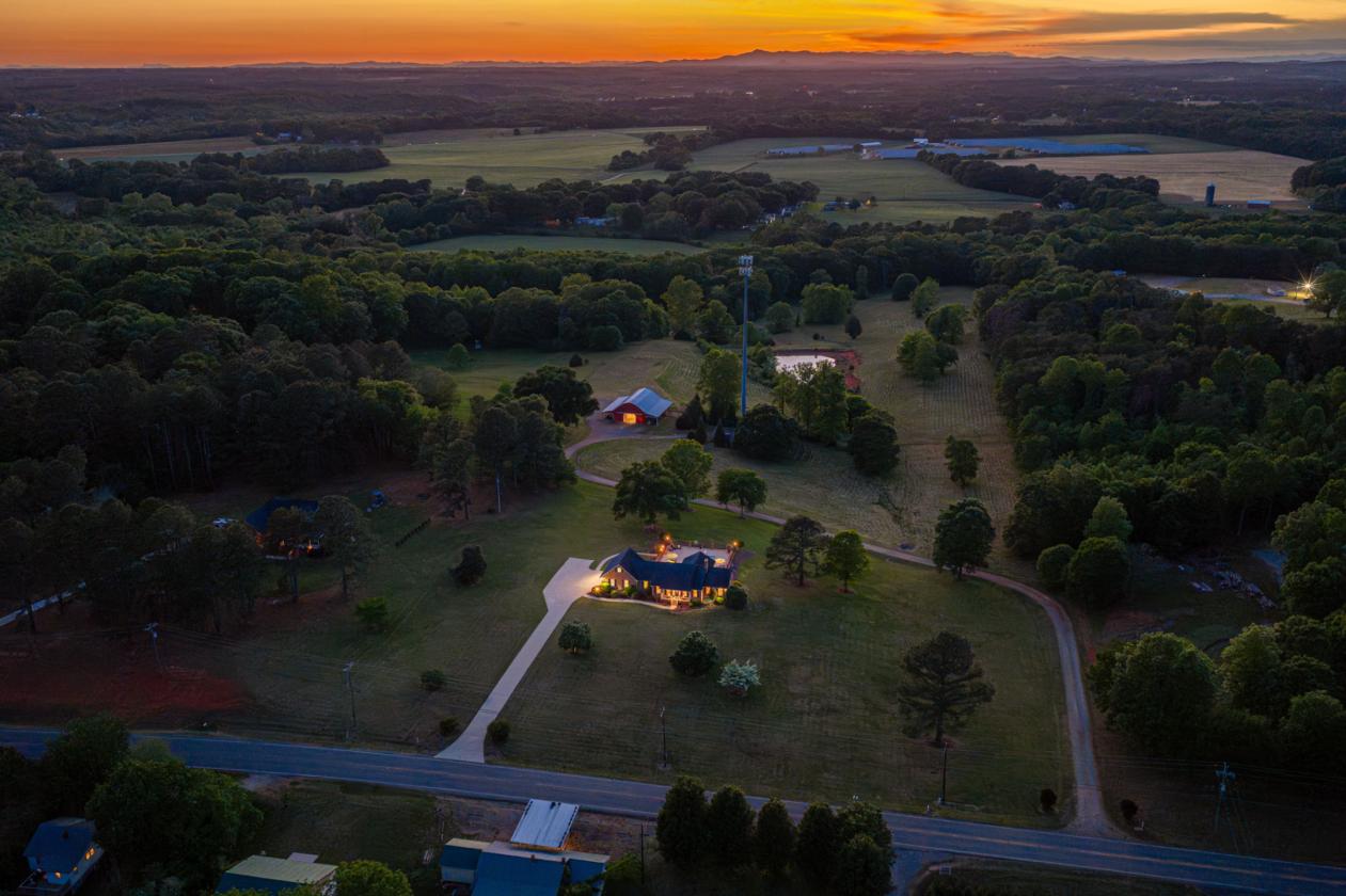 25-acre estate with river frontage and barn - photo 29