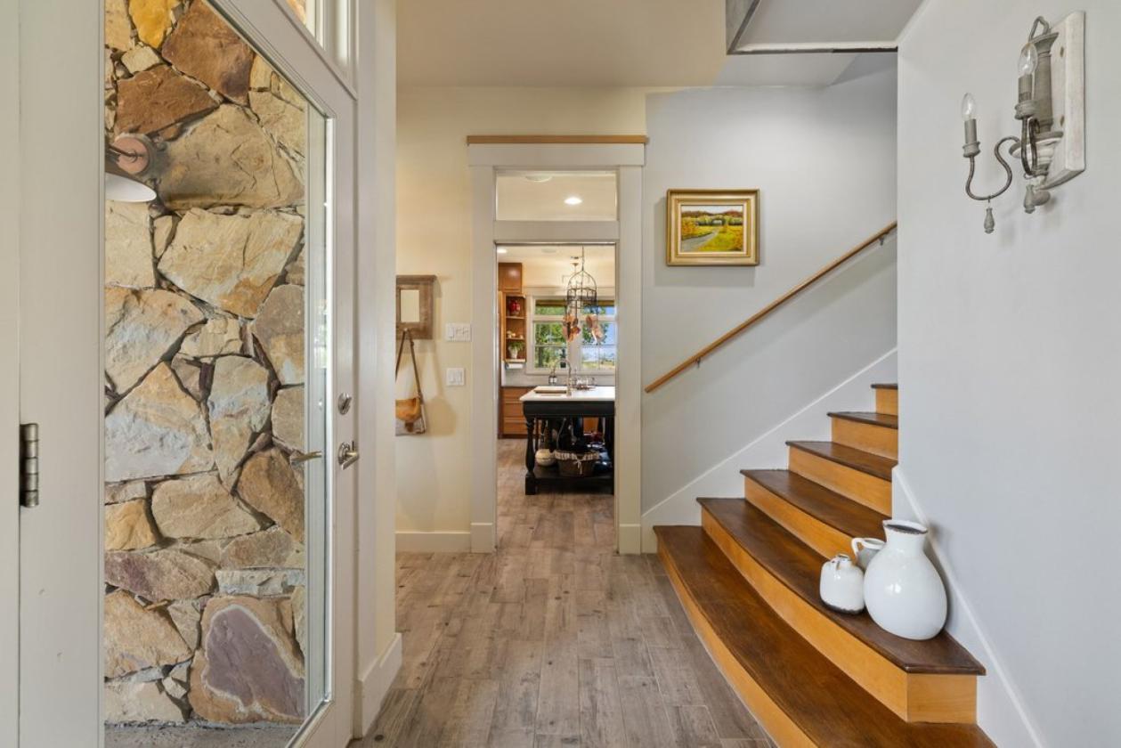 Hilltop Retreat - Modern Craftsman Architecture - photo 20