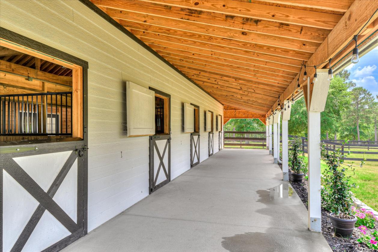 6 Stall Modern Luxury Farm in Equestrian Community - photo 18