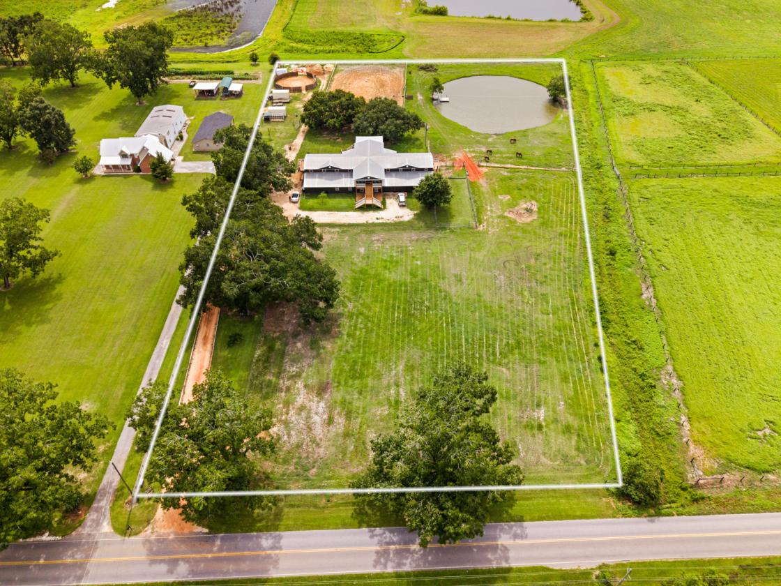 Turnkey Luxury Equestrian Estate - photo 2