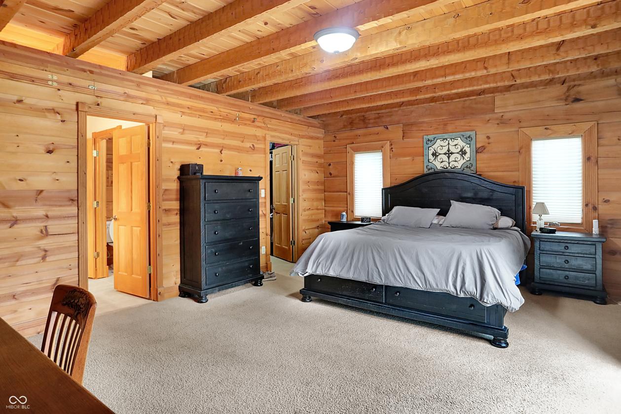 Stunning Barna log home on over 12 acres - photo 13