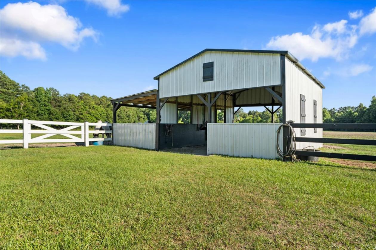 Remarkable 20-Acre Private Estate - photo 5