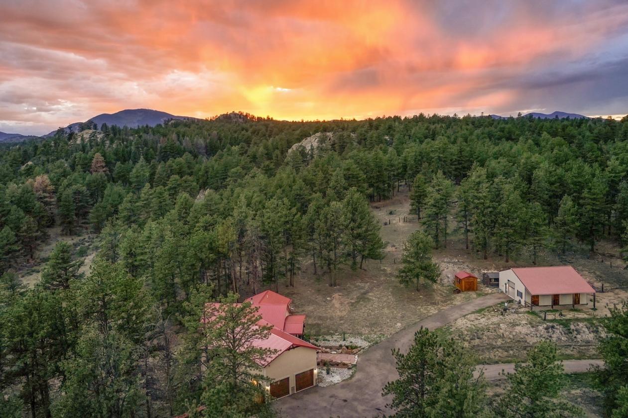 Colorado Luxury — 48 Acres, Barn & National Forest - photo 5
