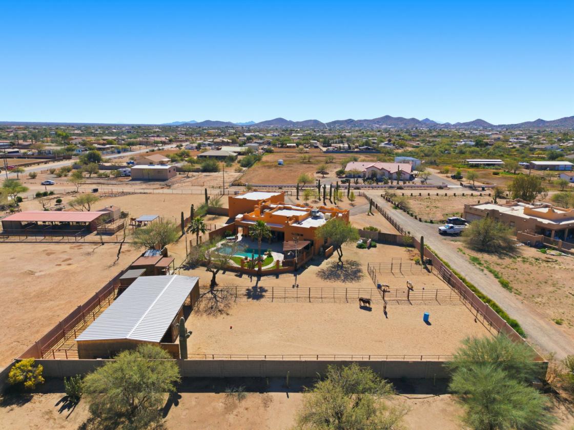 Desert Hills Luxury horse property on over an acre - photo 4