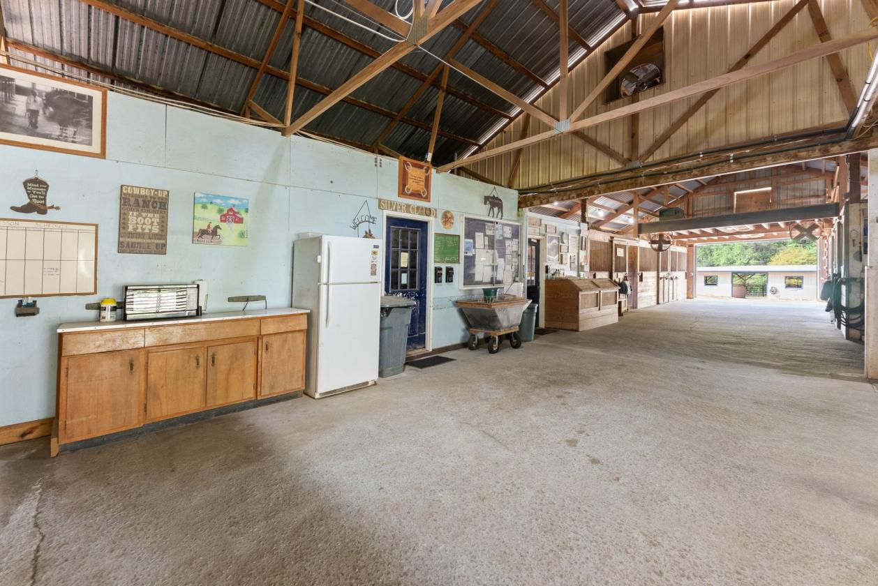 Beautiful Equestrian Estate on 19.8 Acres - photo 20
