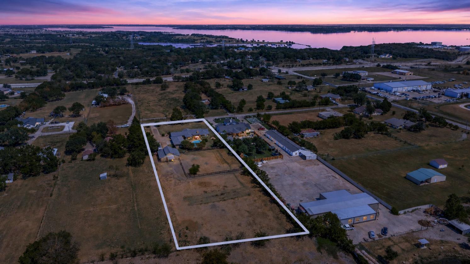 Horse property in the heart of the city - photo 6
