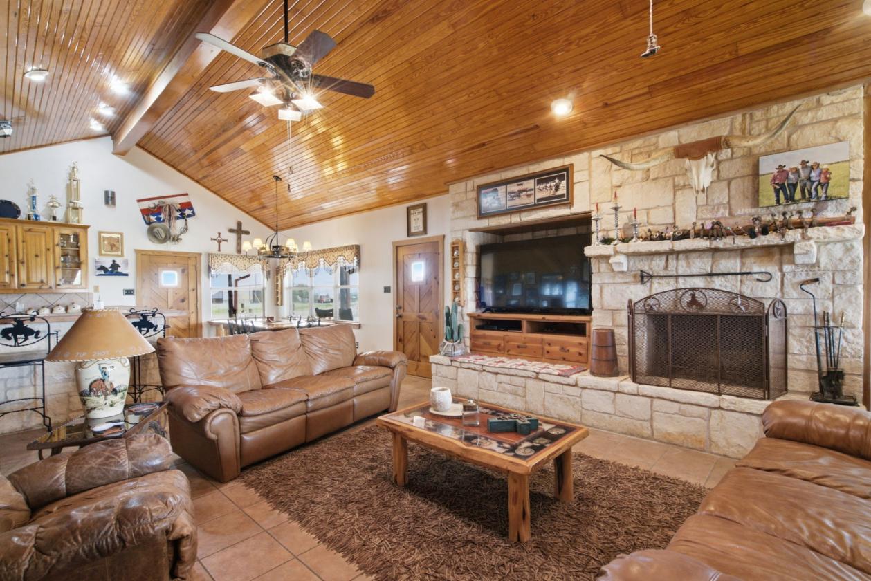 Beautiful Horse Property in Denton County - photo 10