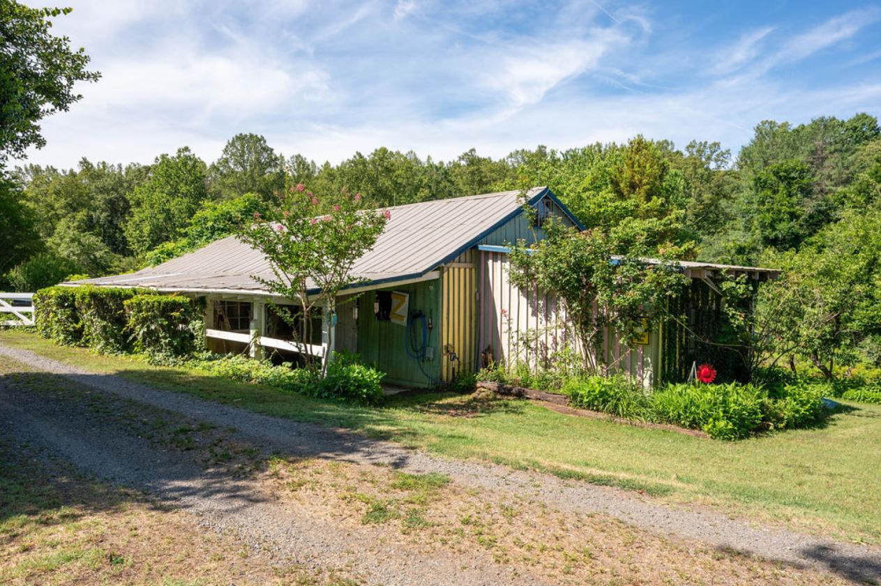 Stunning 30 Acre Horse Farm near Charlottesville - photo 24