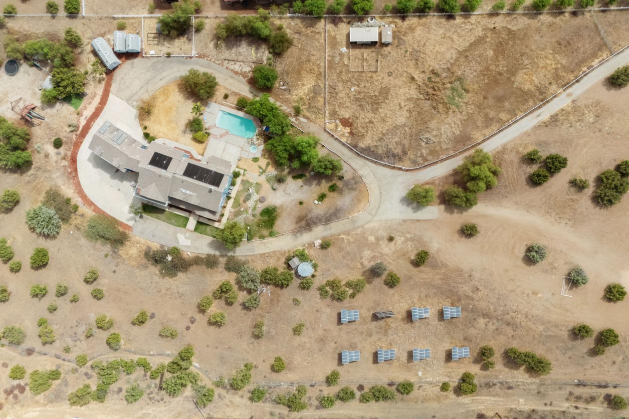 Expansive 5-Acre Estate - photo 3