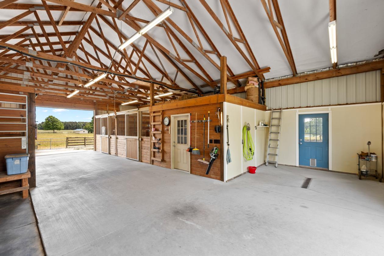 Gated 31.5-Acre Luxury Equestrian Estate With Pond - photo 27