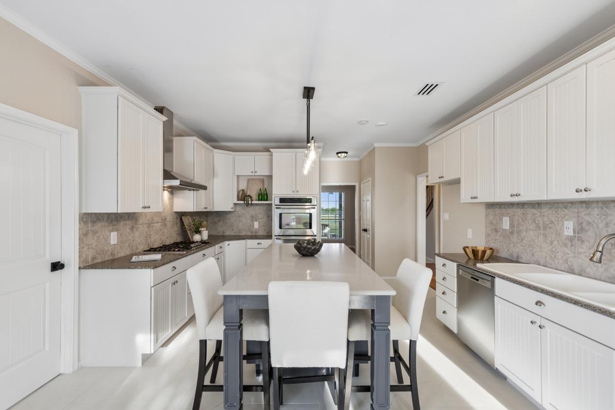 Stunning Equestrian Estate on 16 Beautiful Acres - photo 6