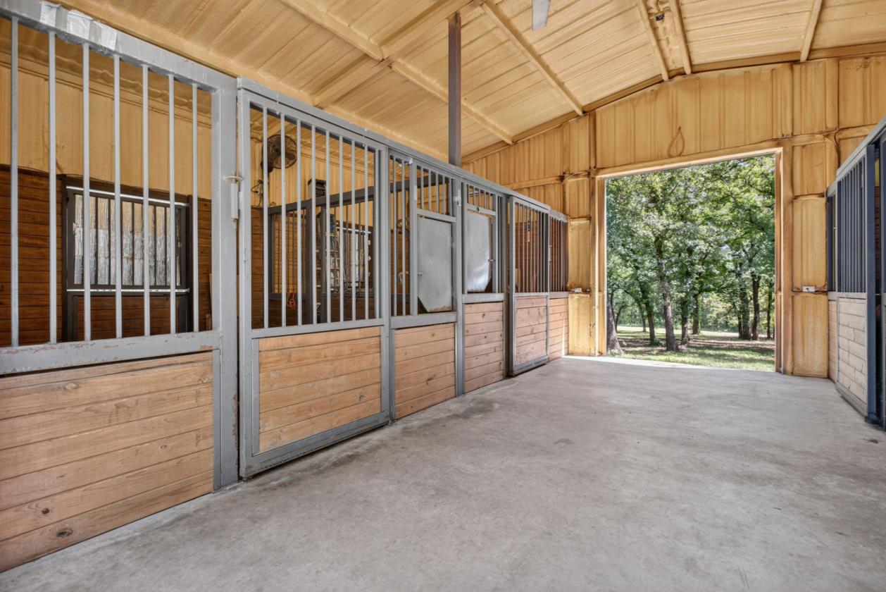Home on 5 acres Near Chisolm Trail Tollway - photo 26