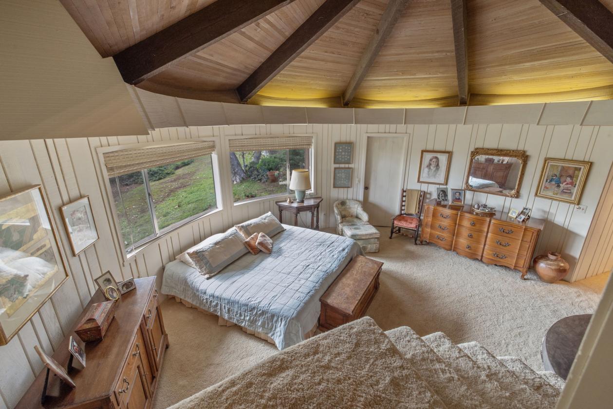 200 acres, two Harry Gesner homes, foothills - photo 9