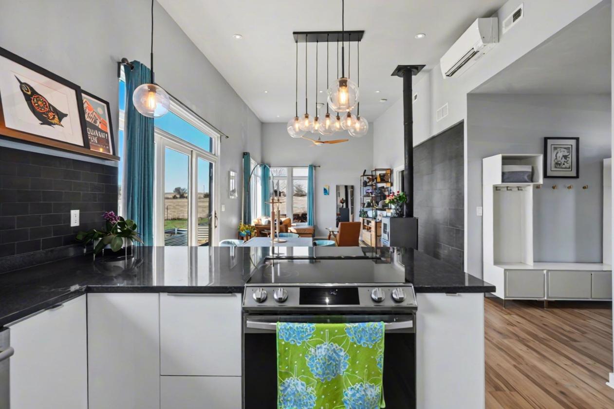 17 ac Contemporary Home w Solar Ready for Horses! - photo 9
