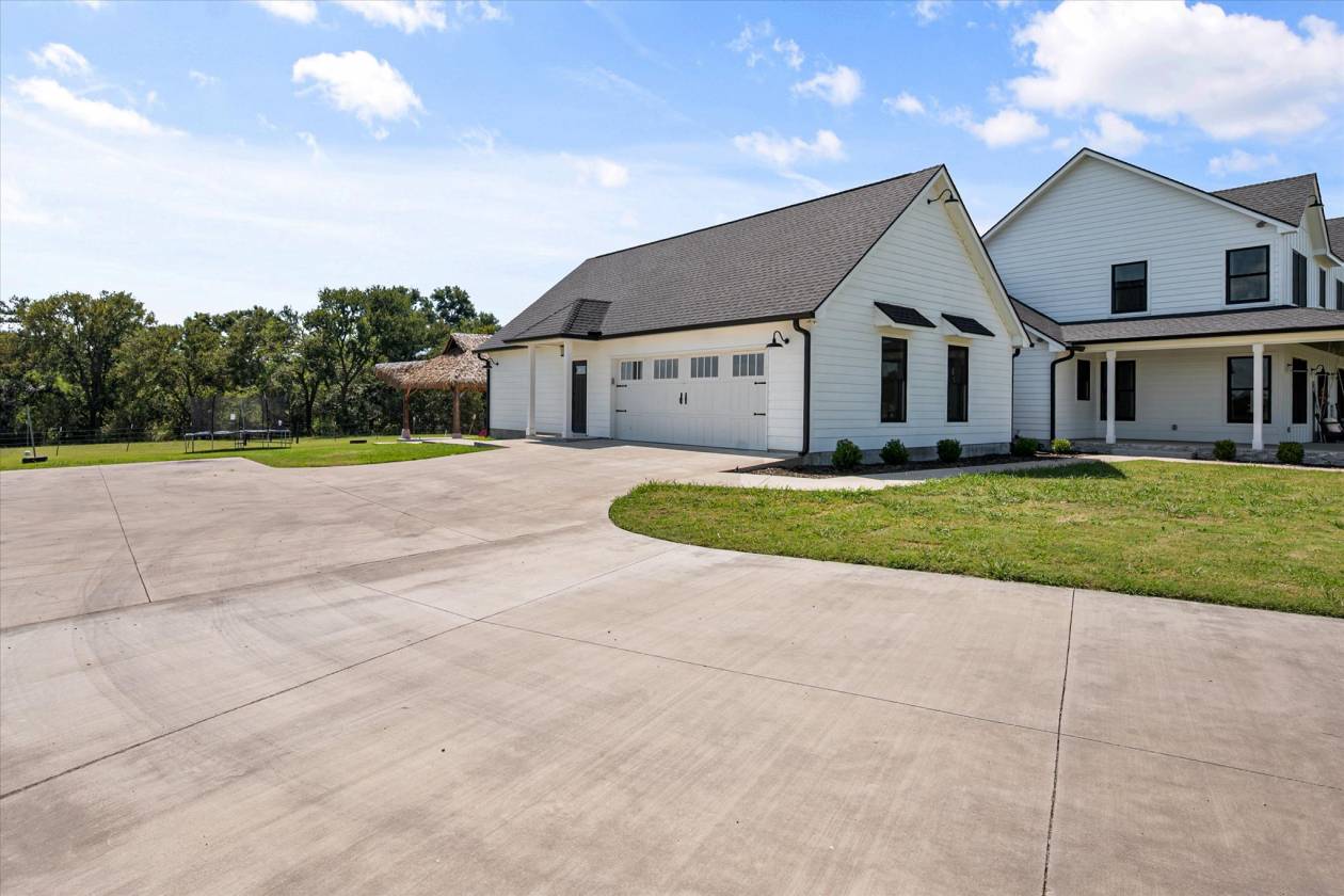 Gorgeous Farmhouse on 38+ Acres w/ Creek and Pond - photo 22