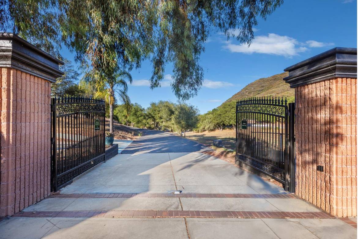 Horse Property for sale.