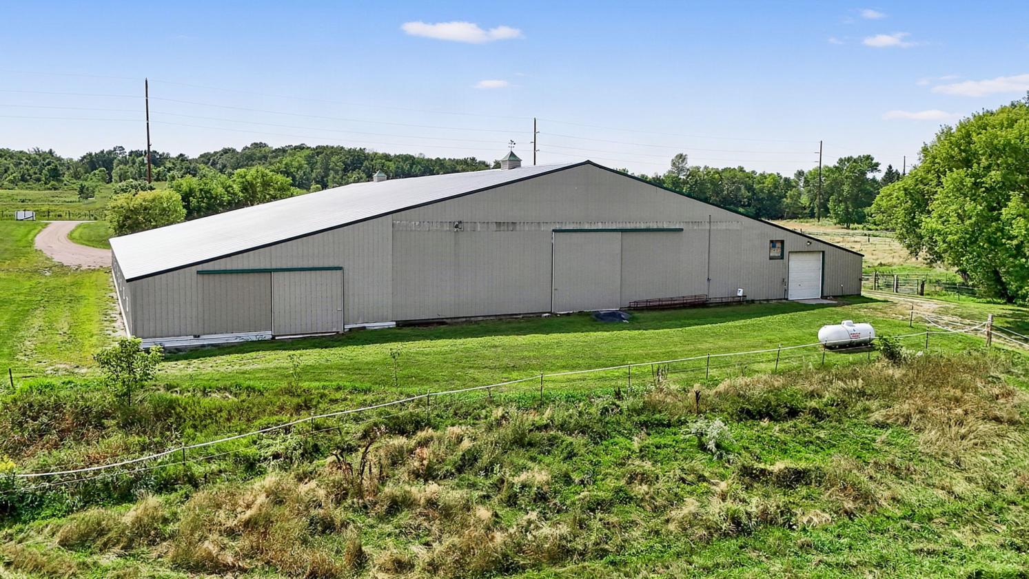 Luxury equestrian estate with a big arena - photo 4
