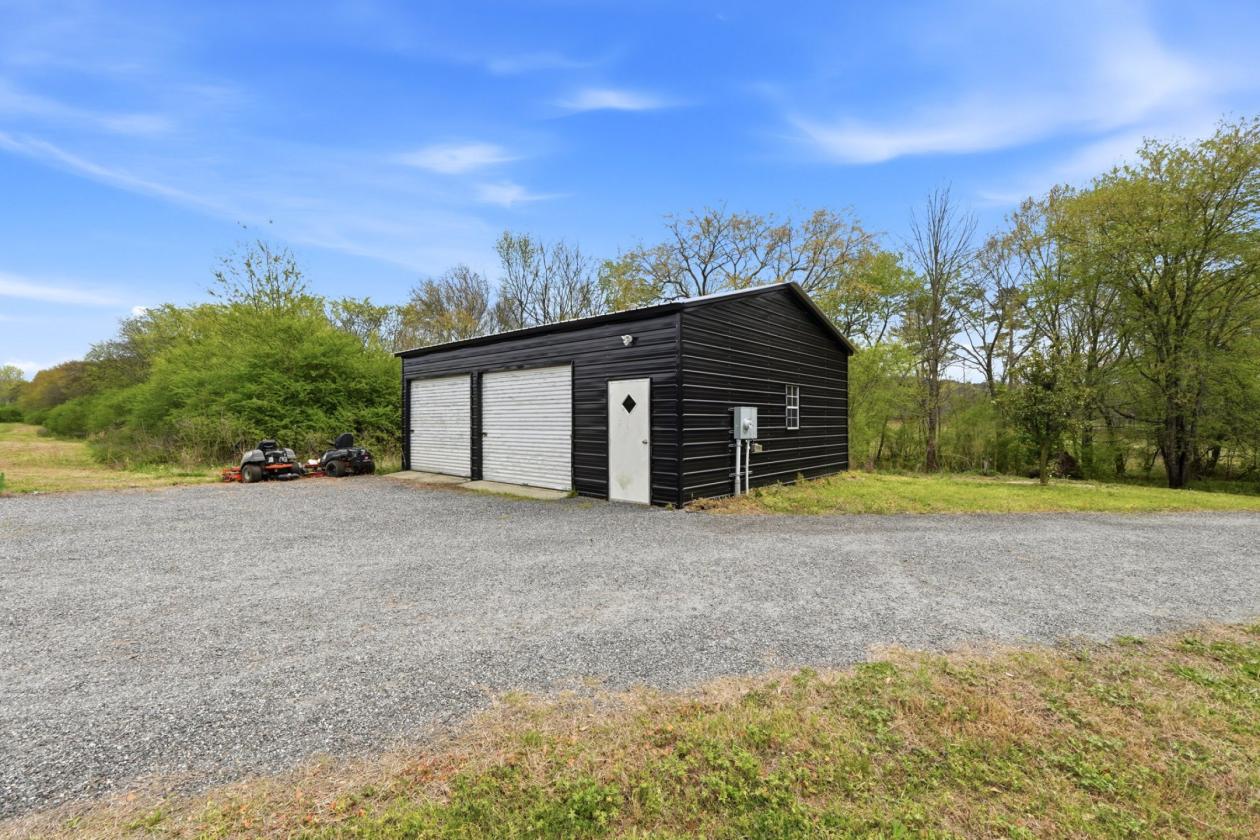 Luxurious Barndominium on Working Equestrian Farm - photo 24