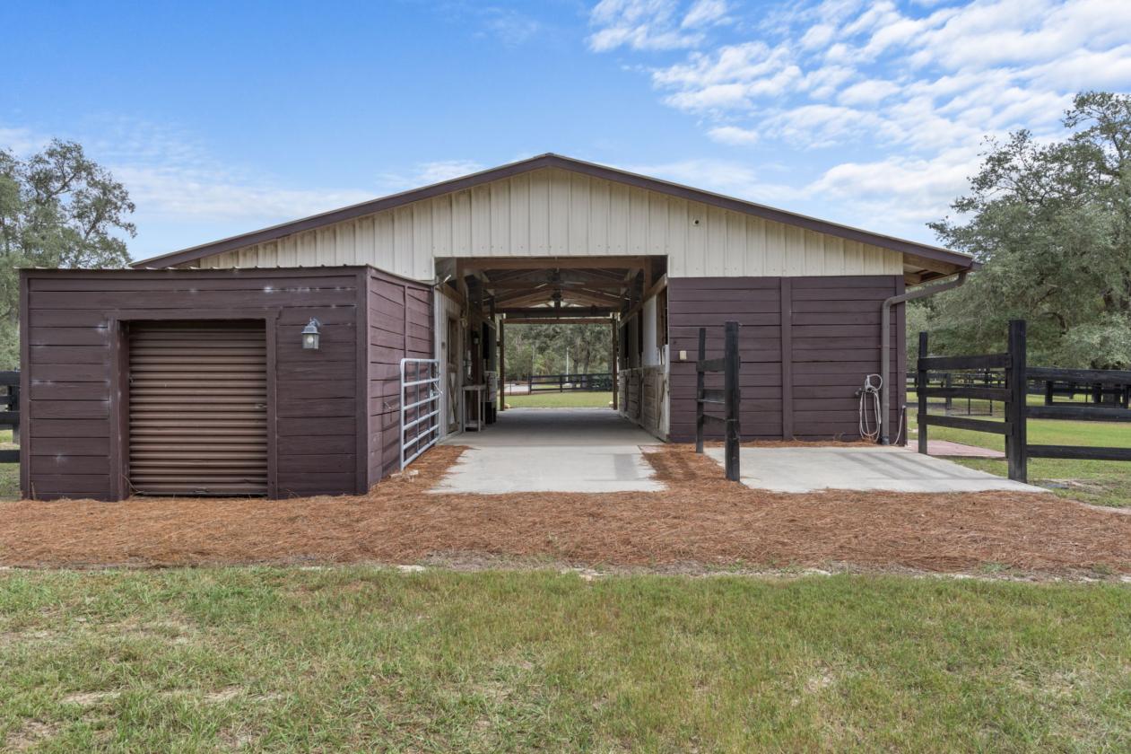 CUSTOM EQUESTRIAN ESTATE ON 7.39 ACRES - photo 22