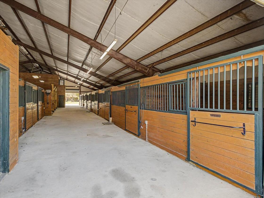 Exceptional Turnkey Equestrian Farm - photo 16