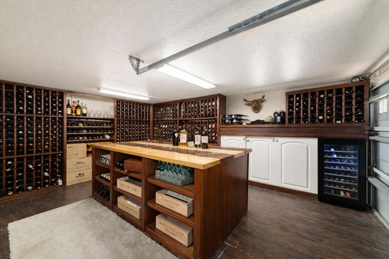 Modern Estate in Country Club Farms - photo 26