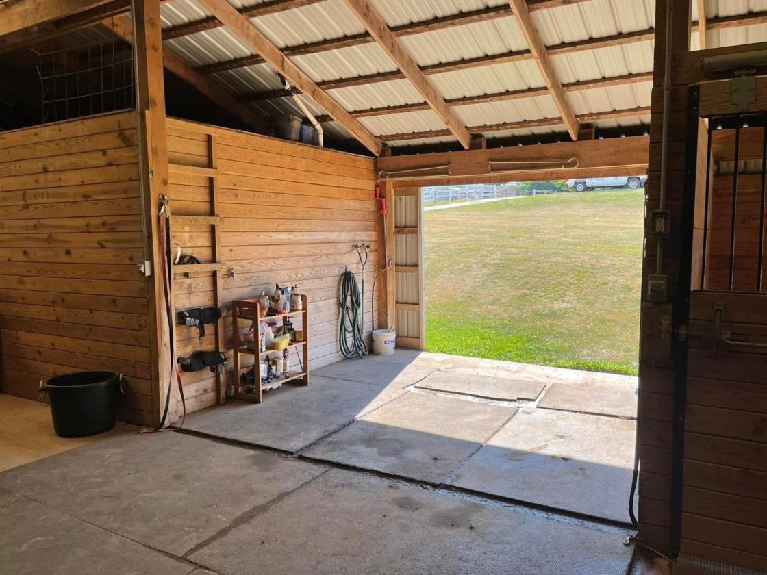 Horse property with large indoor arena - photo 10