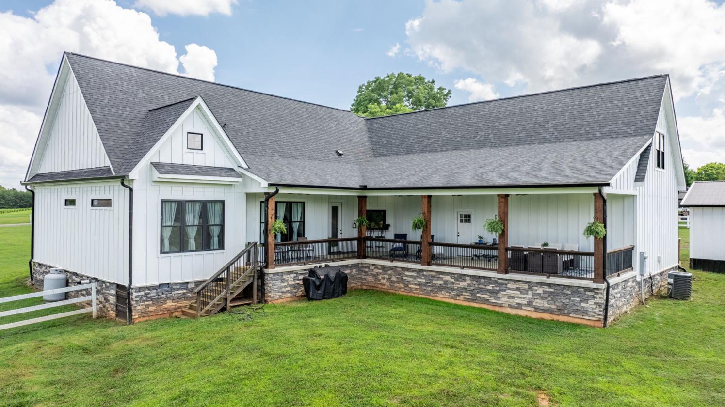 Modern Farmhouse on 18.9 acres with new venue - photo 24