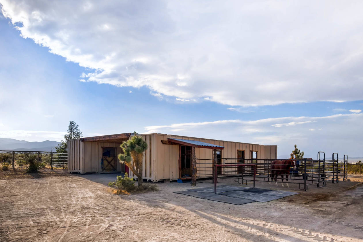 CUSTOM HORSE PROPERTY ON 4.15 ACRES WITH NEW ROPING ARENA,UNPARALLELED