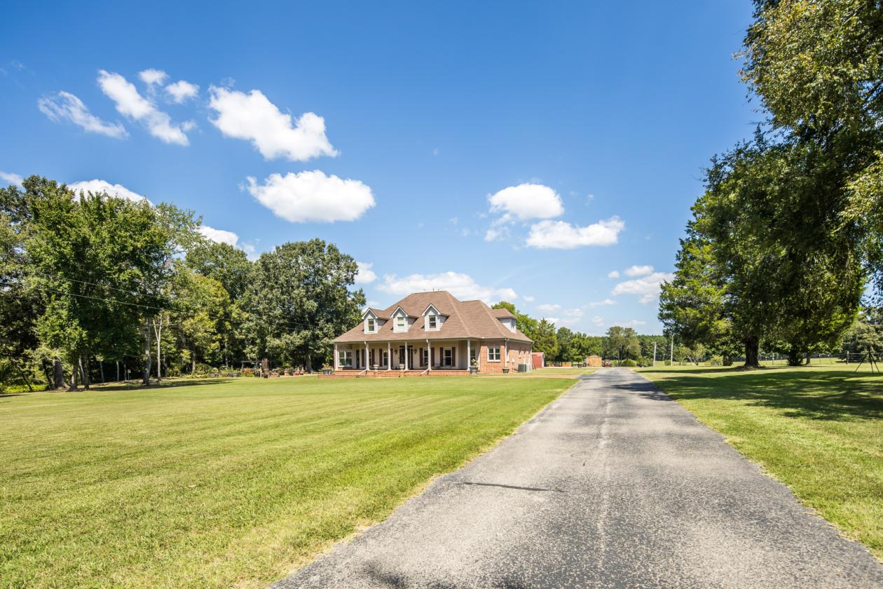 Manicured Equestrian Estate on 65 Acres - photo 8