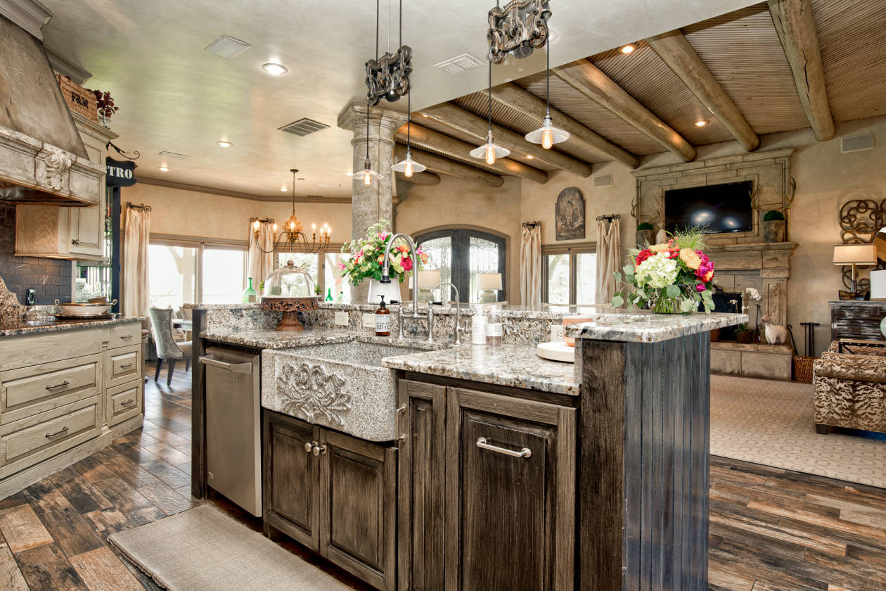 Stunning Horse Property in Lubbock County on 17 acres with