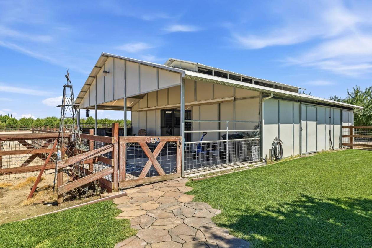 Spurridge - an 18 acre Equestrian Estate - photo 15