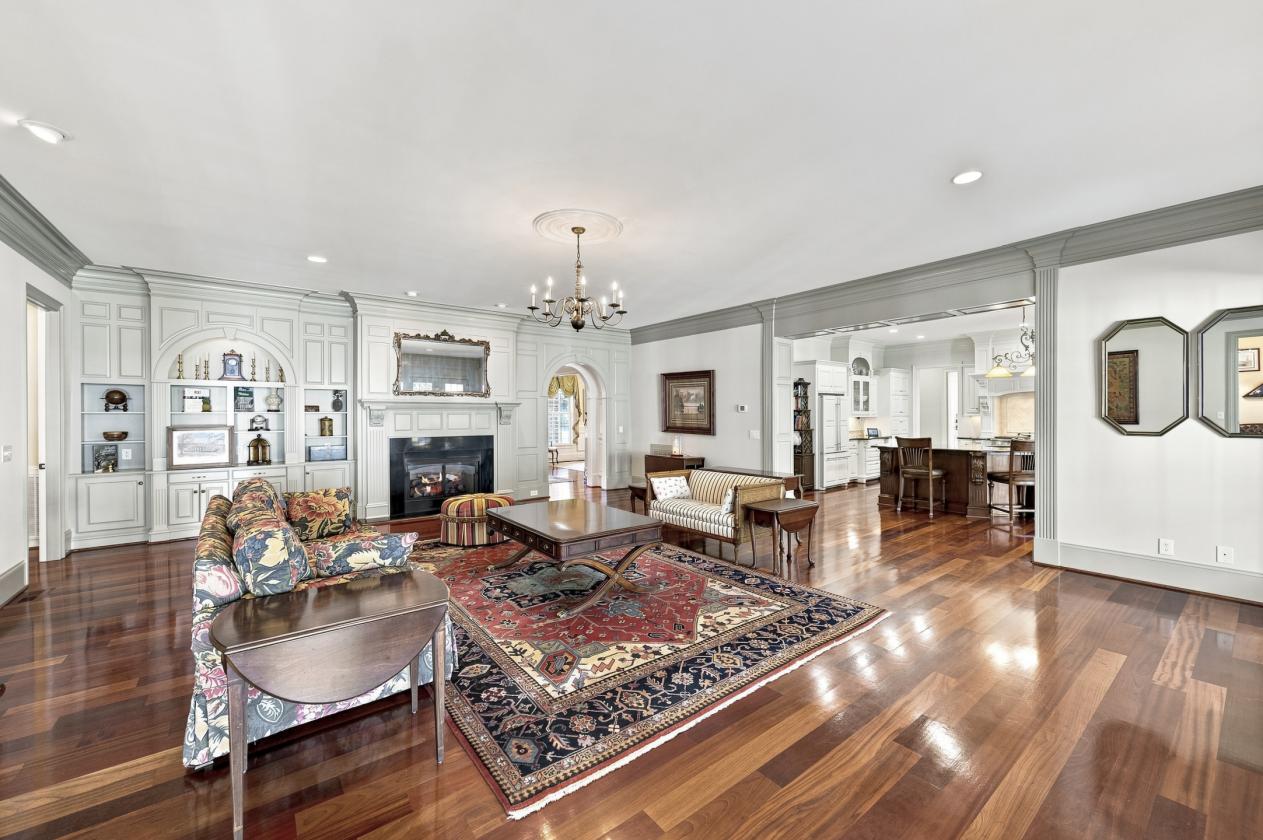 Meticulously Maintained Private Southern Estate - photo 12
