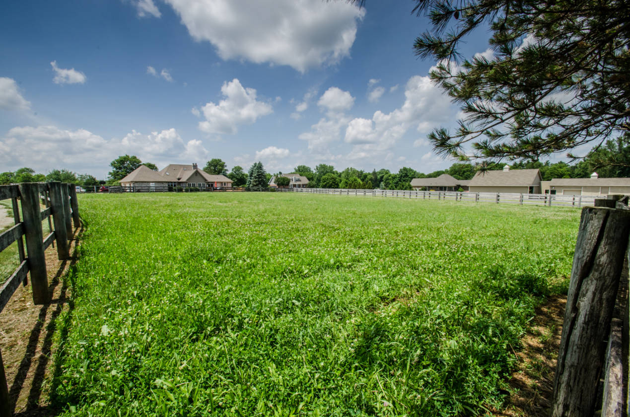 HORSE Lover's Dream close to amenities, 4.34 Acres with 2