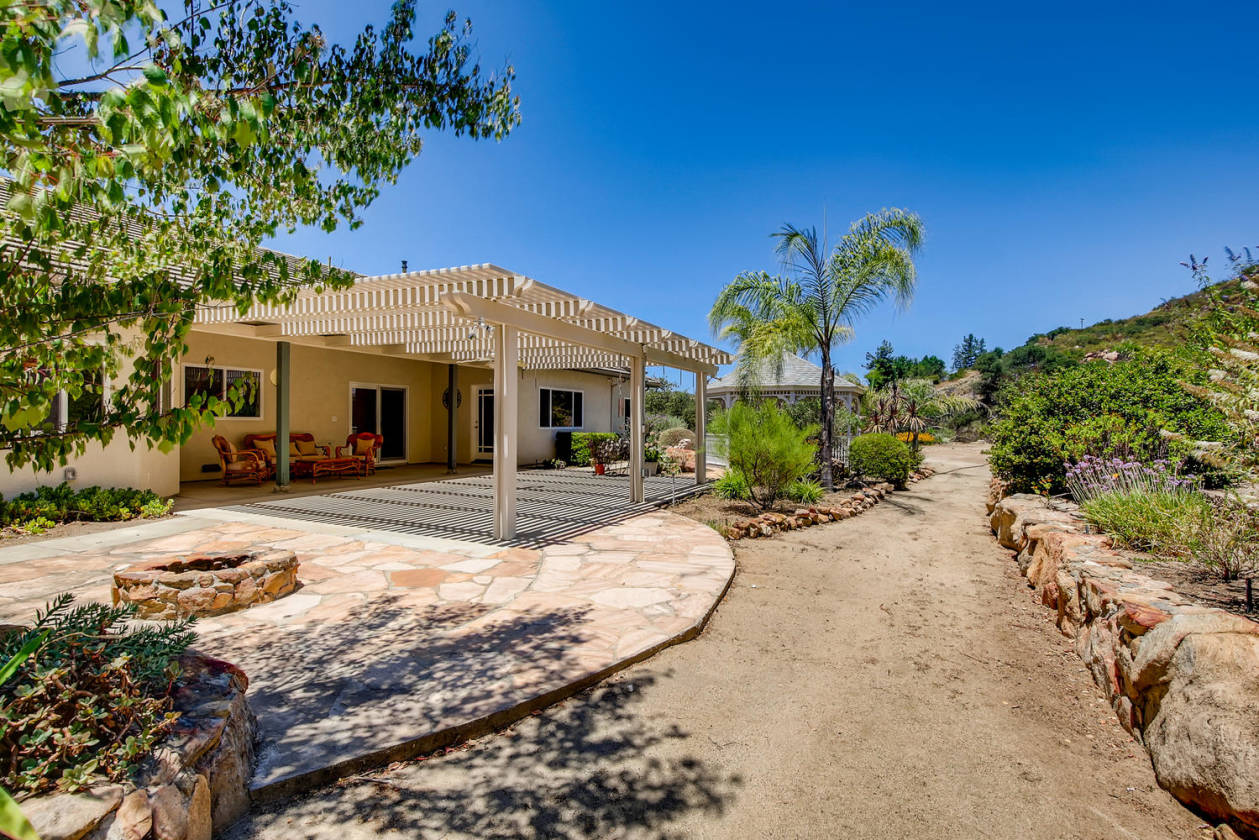 CUSTOM HOME 5.84 ACRES HORSE PROPERTY VALLEY CENTER CA Valley Center