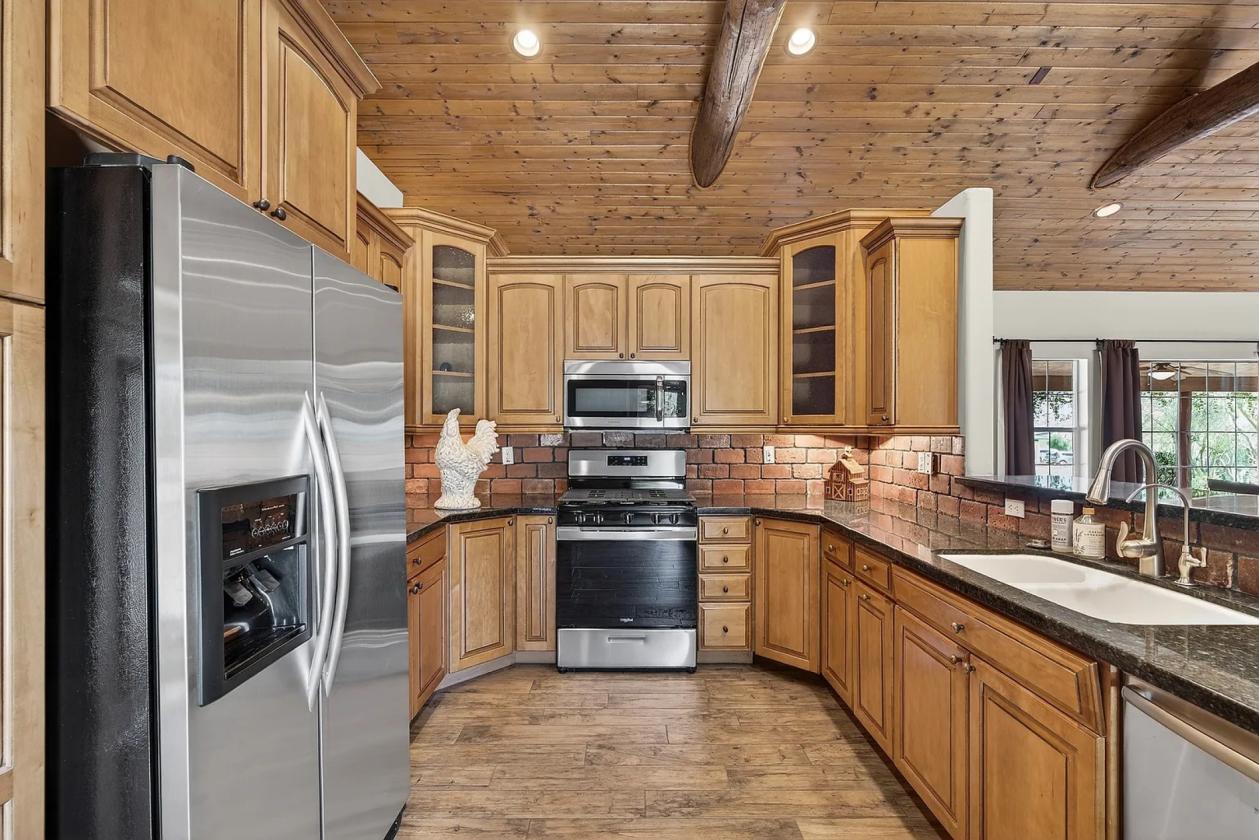 Income producing equestrian ranch on 10 acres - photo 25
